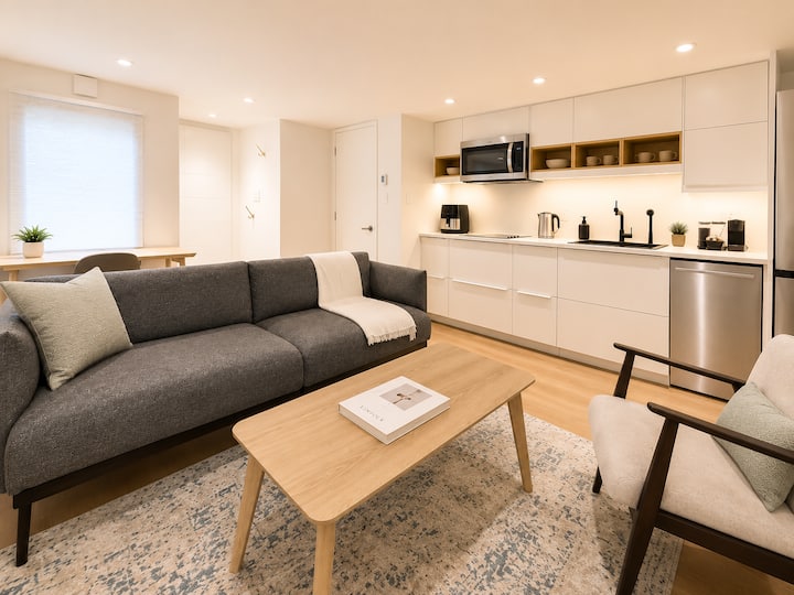 Boutique One Bedroom | Hot Tub - Toronto