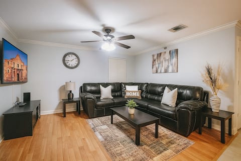 Top performing Airbnb: Spacious 3BR Retreat in the Heart of Medical Ctr in Near Northwest