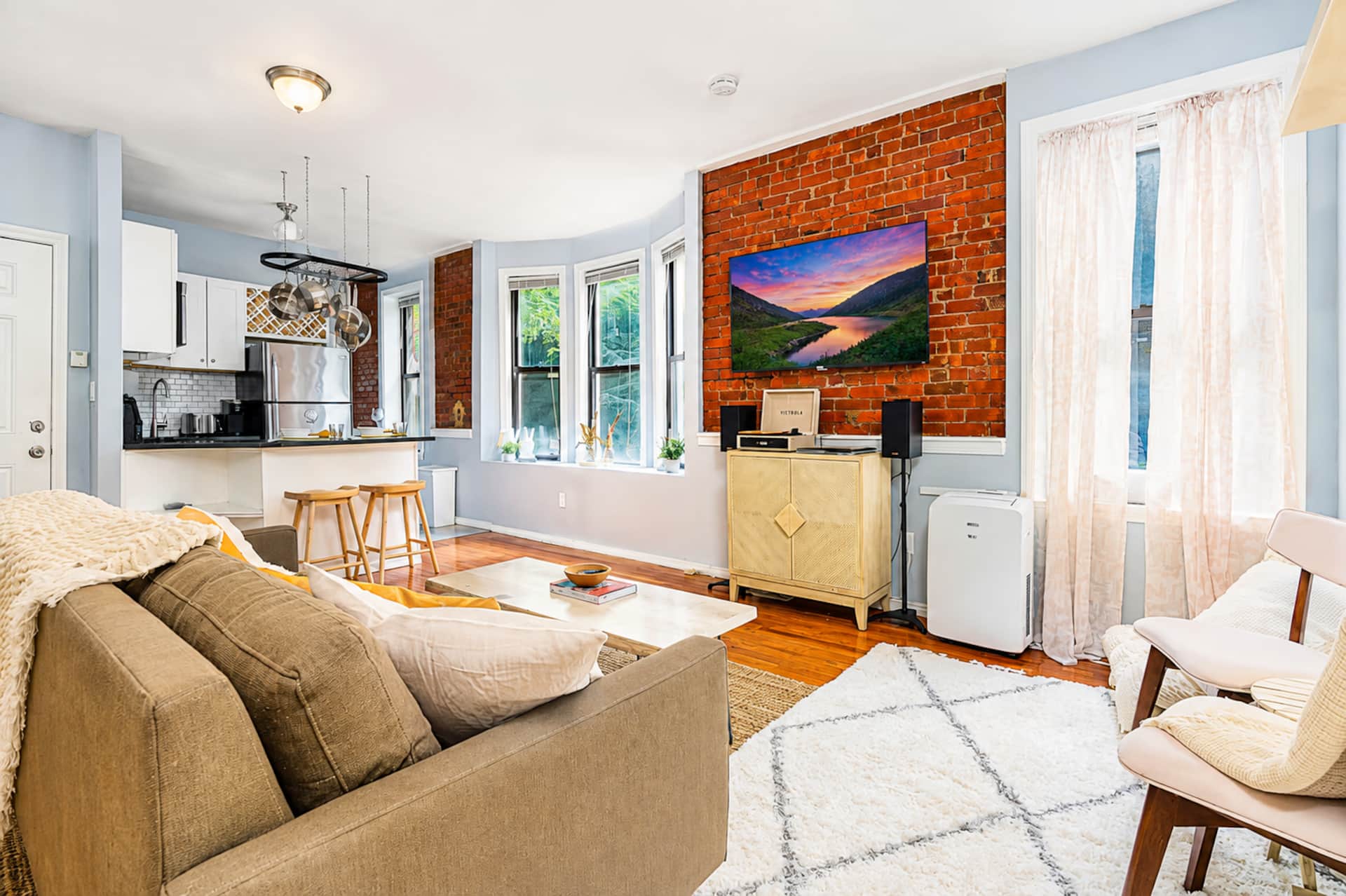 City Lovers Dream 2BR Gem Wooster Square Prk