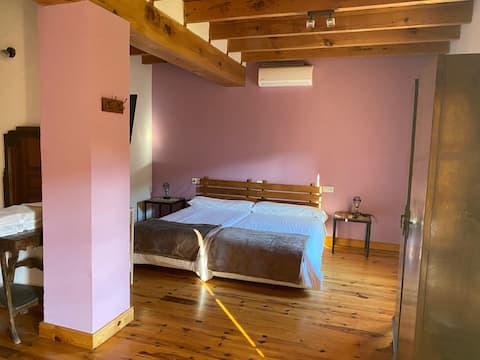 Mas de la Creu – Family Room Guillem de Montrodoy