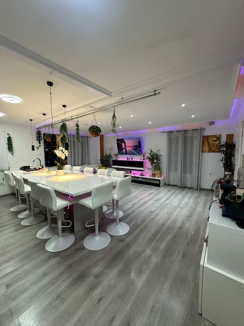 Big groups up to25pax Only 10min to the PARTY area