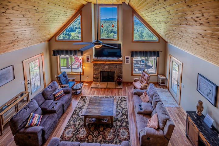 Mountain Views | Family & Pet Friendly | Sleeps 16 - Franklin