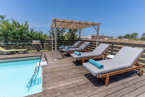 Villa Olympia, max 22 p. 400 m. to beach