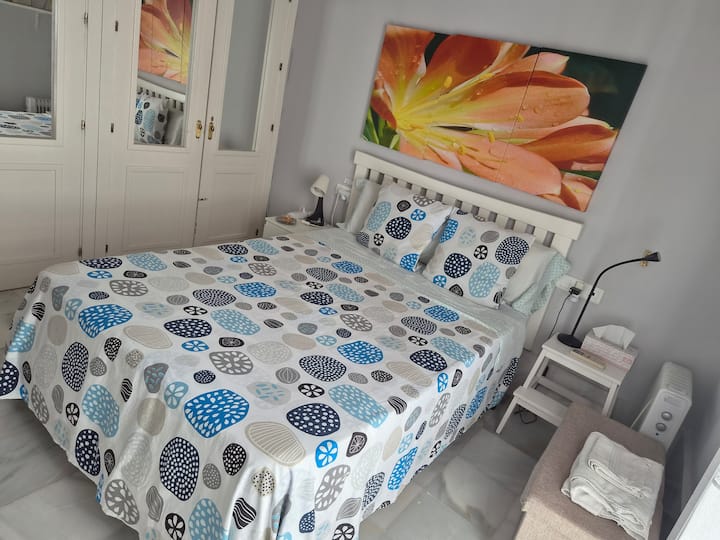 Superb Location-  Quiet And Comfortable - A/c-wifi - Sevilla