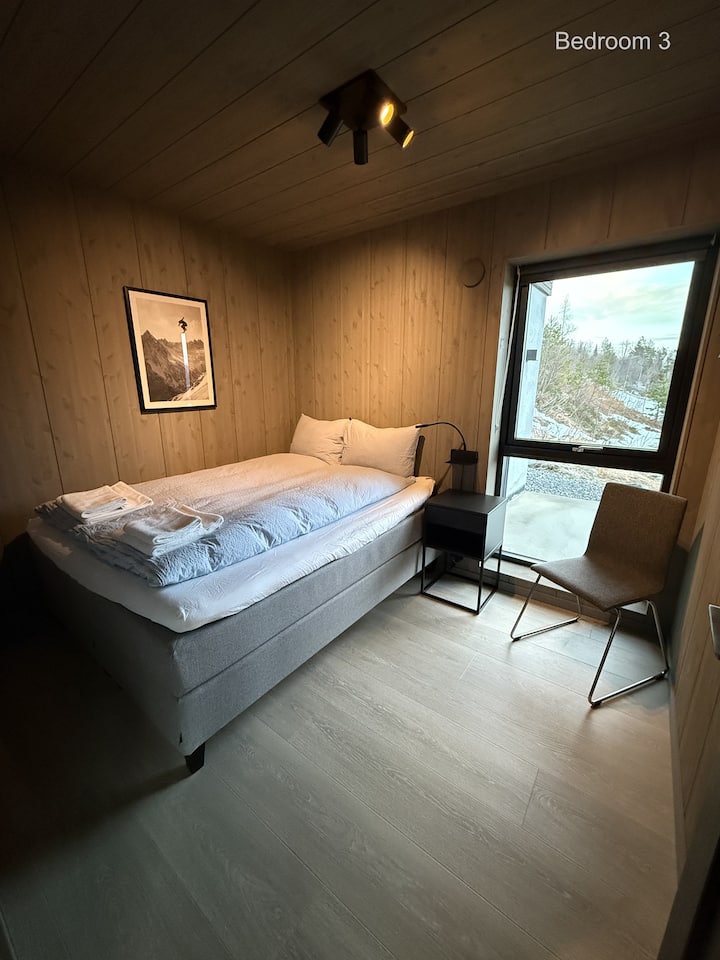 Bedroom 3, 150cm bed (ground floor).
Bedside lights with integrated mobileholder and charger (USB-A)