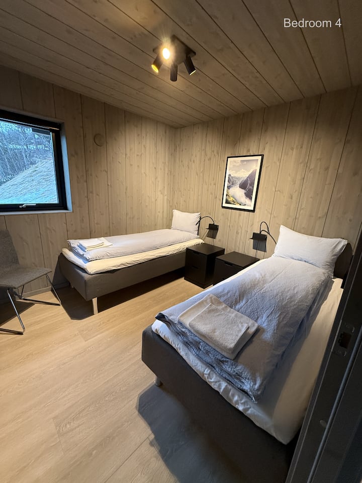 Bedroom 4, 2 pcs separate 90cm beds (ground floor).
Bedside lights with integrated mobileholder and charger (USB-A). 