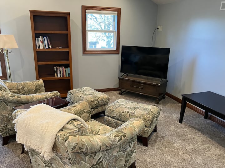The Farm, Spacious King Suite W/ Giant Soaking Tub - Crete, NE