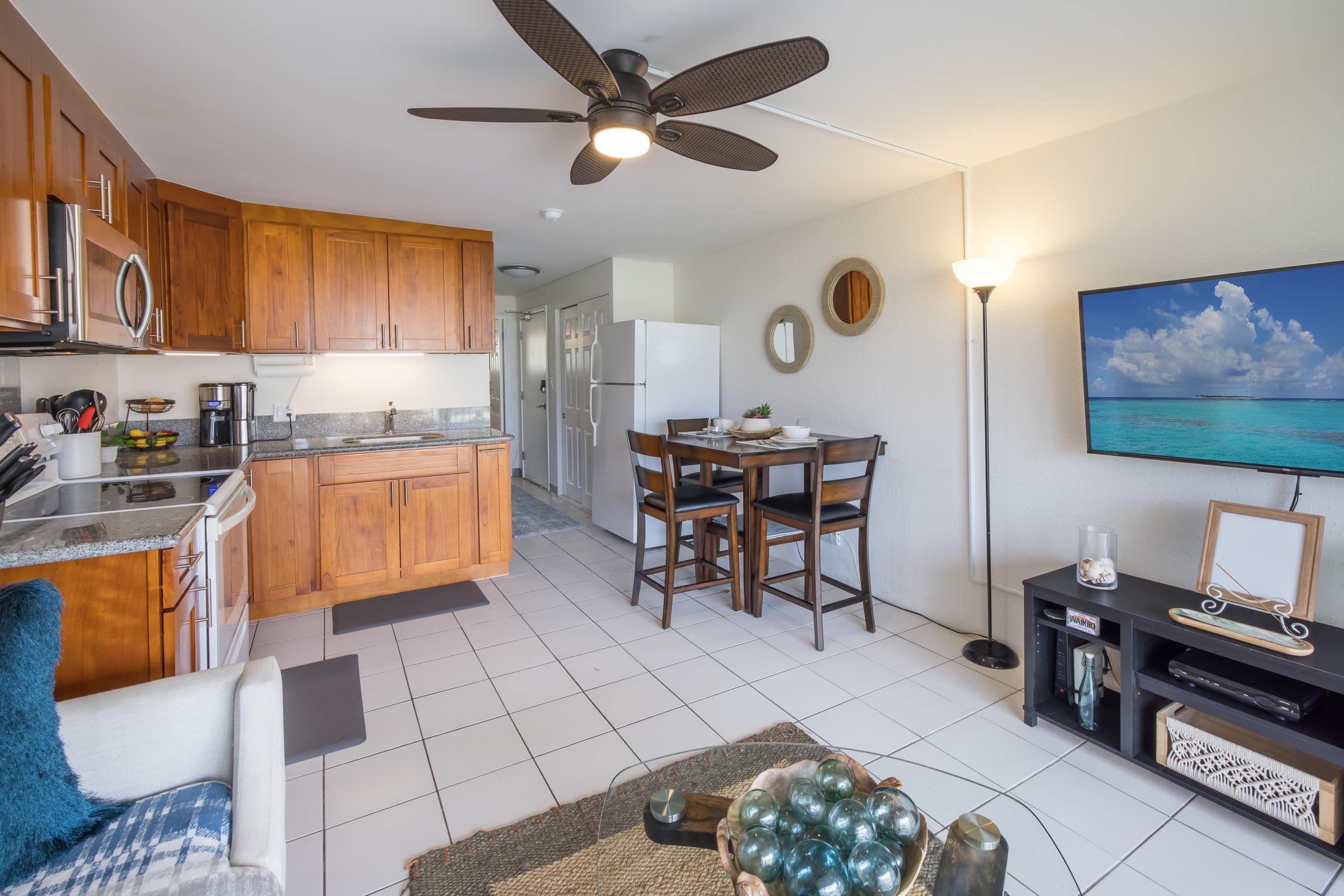 1/1 Condo w/lanai 7min walk to beach 24/7security - Image 5