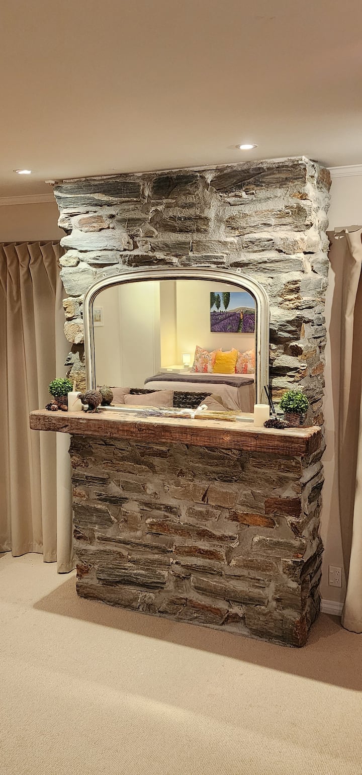 Kingfisher Studio -Spacious & Easy Walk To Wanaka! - Wānaka