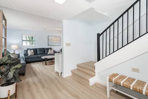Top performing Airbnb: Sombrero Sunset-Marathon 7BR 6BA Waterfront Pool in Marathon