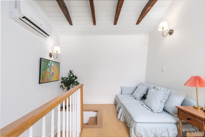 The Cozy Cottage Loft · Walk To Downtown & Unb - Fredericton