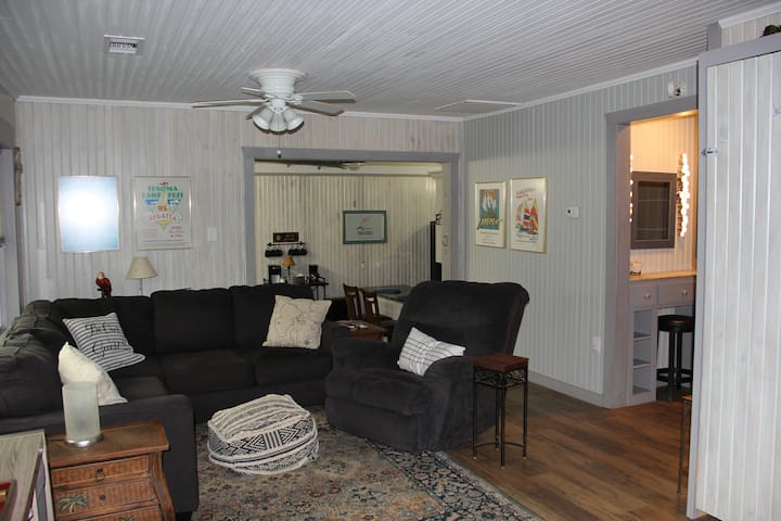 Cute Cottage, Lake Texoma! - Pottsboro, TX