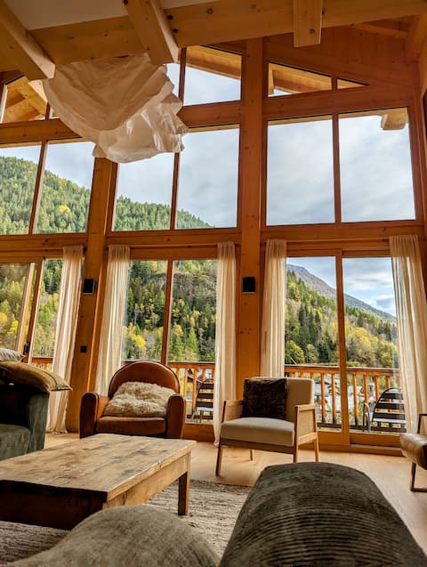 Modern chalet & panoramic mountain views