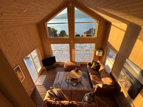 Successful Airbnb property: Nice holiday home near the lake and mountains for 6 people. in Volda