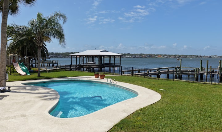 Peaceful Island Retreat - Heated Pool - Sleeps 10 - Jacksonville, FL