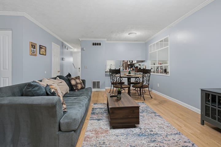 Cozy Townhome W/ Dedicated Workspace! - Marietta, GA