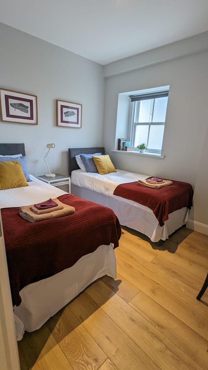 ห้องนอน 1 - ตัวเลือกพร้อมเตียงเดี่ยว 2 เตียง 