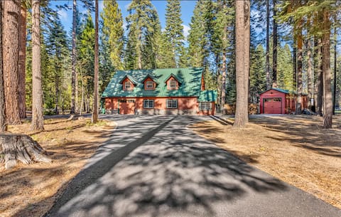 Cozy Cabin w/ Hot Tub & Gameroom in Chester