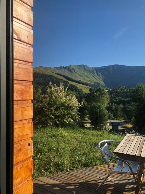 Beautiful 3 bedroom Chalet in AlpeduGrandSerre