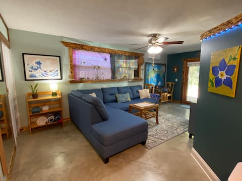 Successful Airbnb property: Unique stay in the Hammock filled with local art in Deltona / Daytona Beach / Ormond Beach