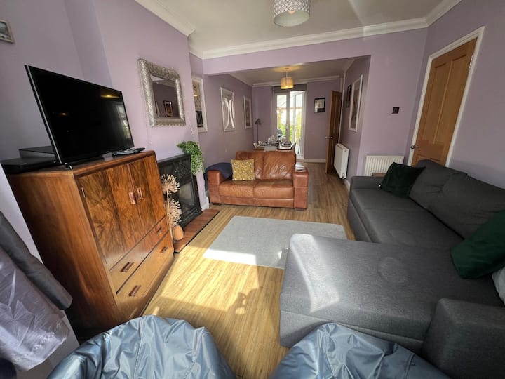 Townhouse, Garden, Hot Tub, Breakfast Terrace. - Weston