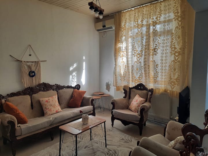 Ayvalık Rum Mahallesinde Bahçeli 2 Katlı Ev - Cunda