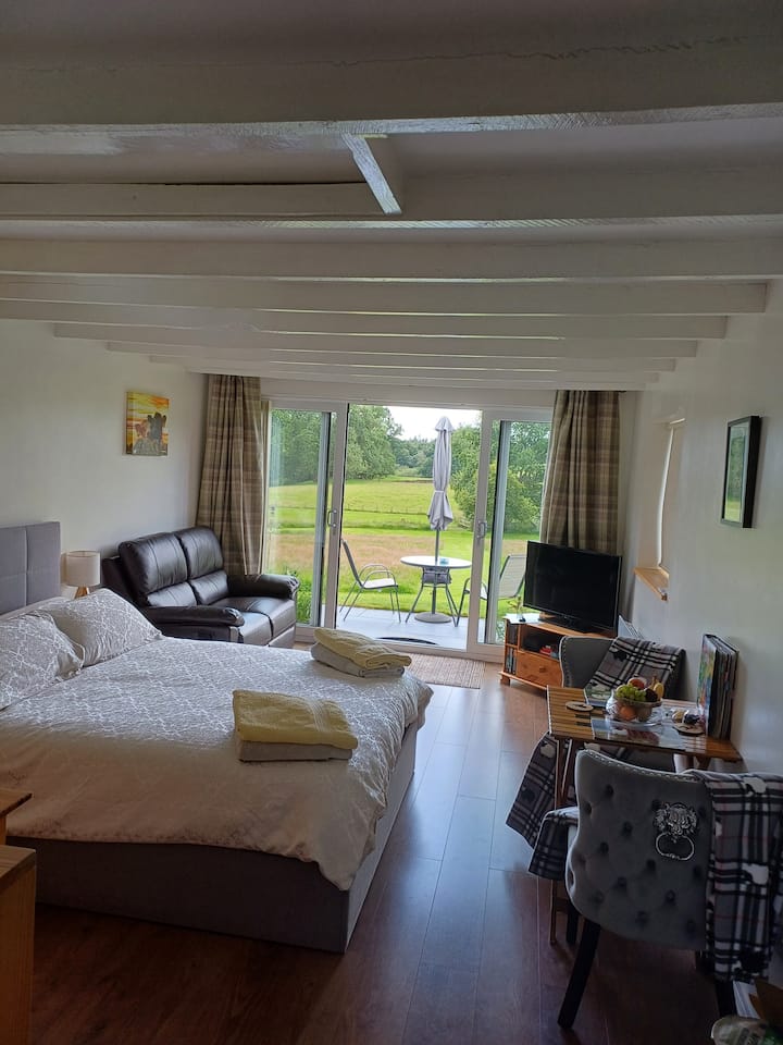 Idyllic Self Catering Studio Semi Rural Location - モファット