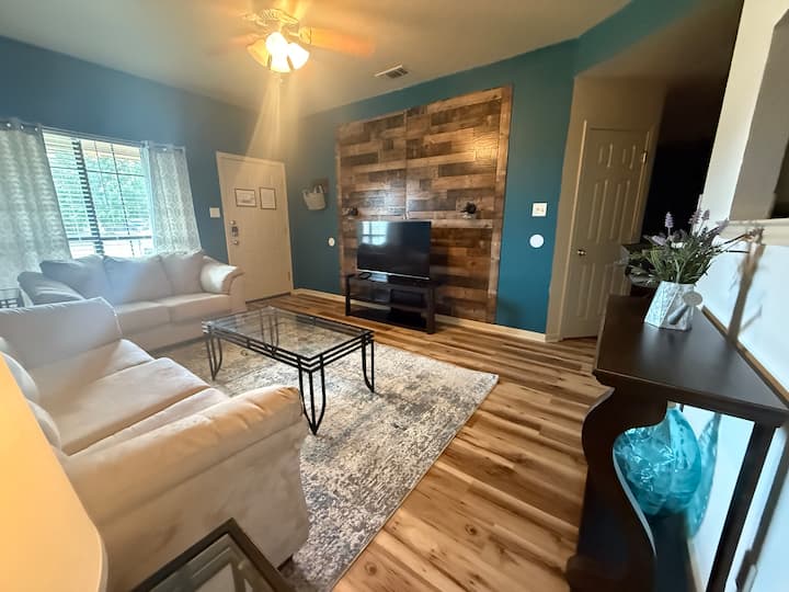 Casa Nicholas , 3 Bedroom/ 2 Bath With Large Yard - Killeen, TX