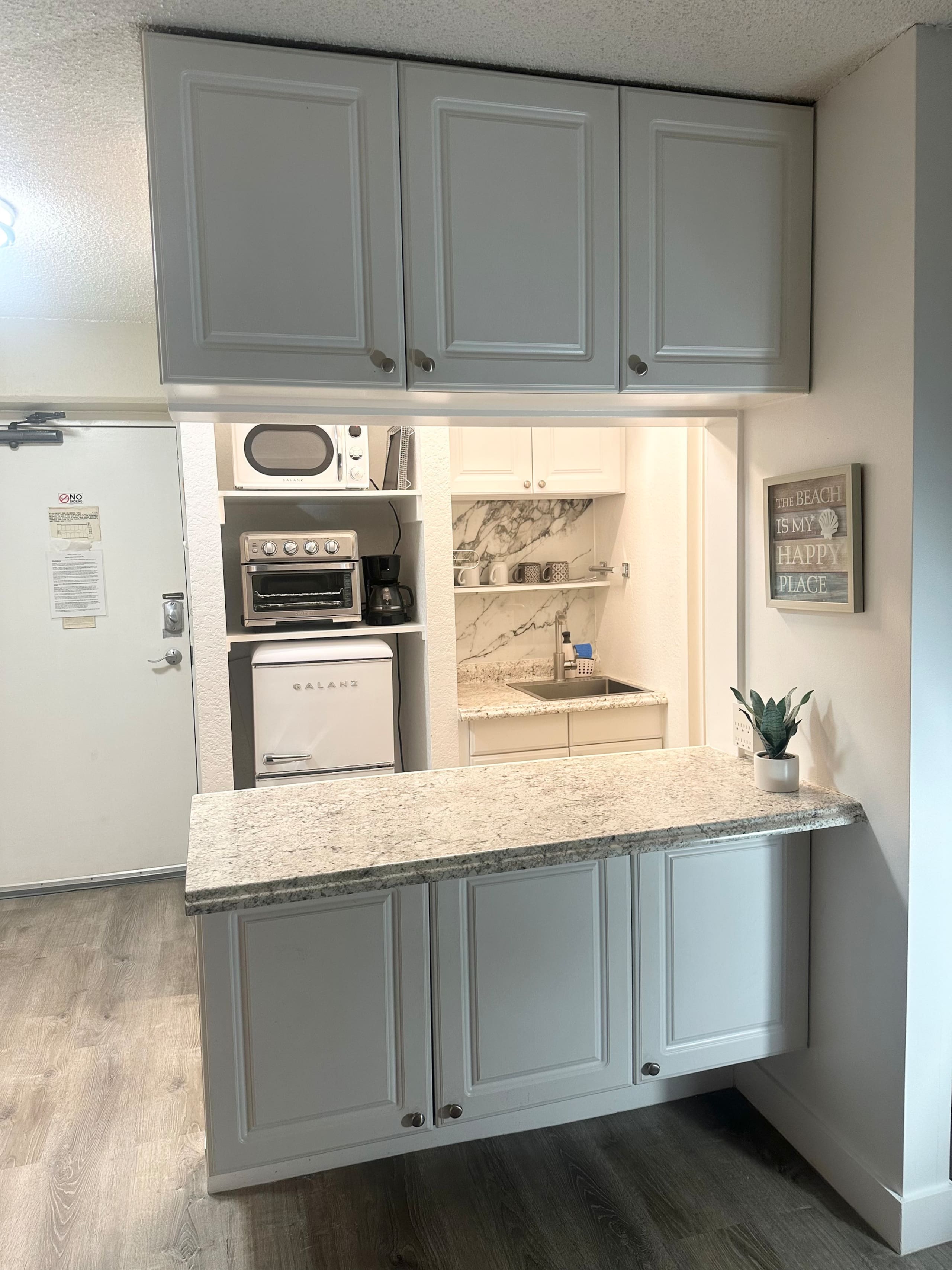 Condo in Honolulu · ★4.76 · Studio · 1 bed · 1 private bath - Image 4