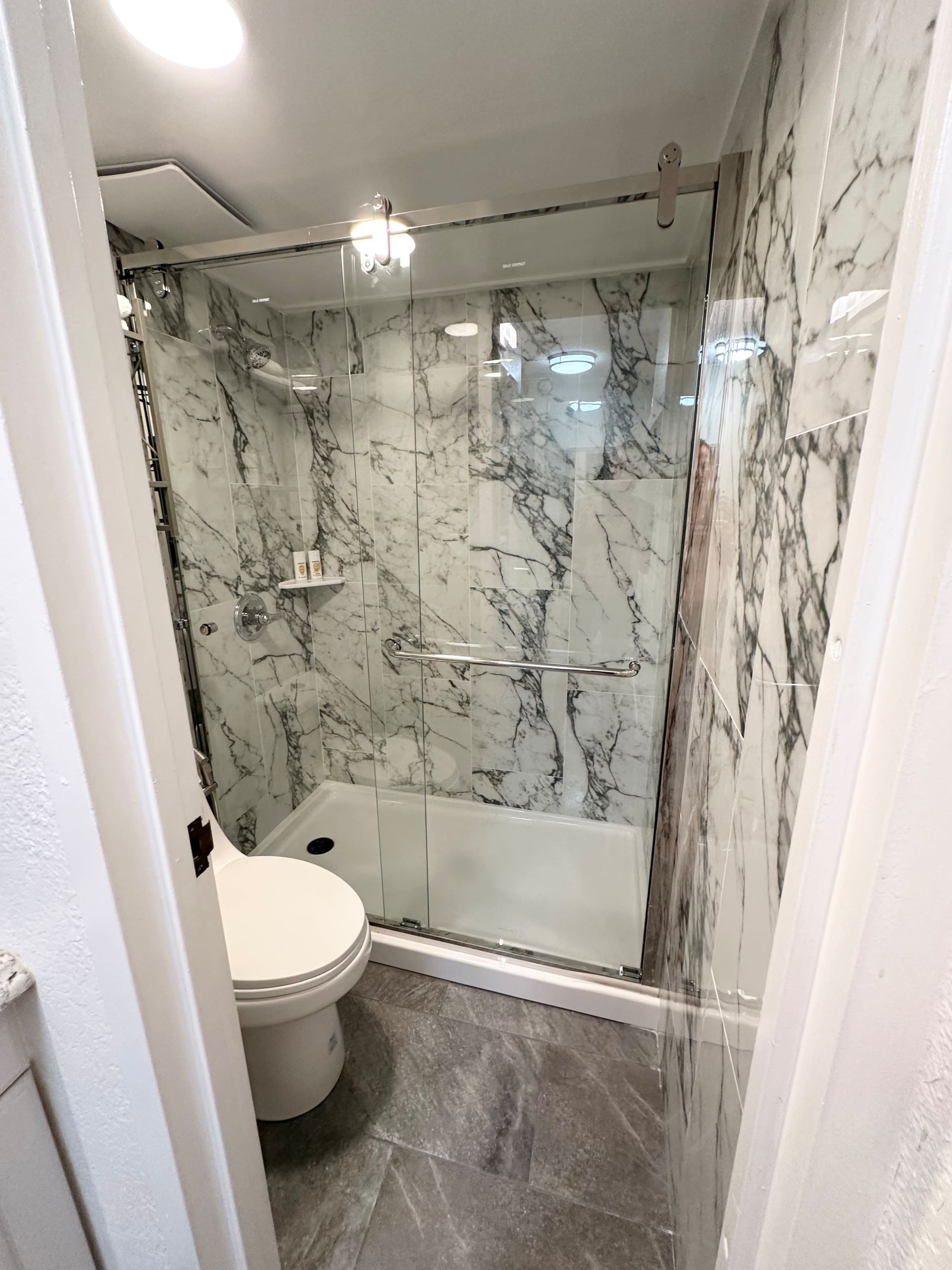 Condo in Honolulu · ★4.76 · Studio · 1 bed · 1 private bath - Image 3