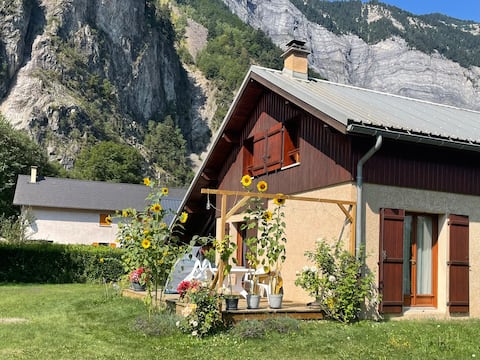 Airbnb performant: Pleasant little house in the heart of Oisans à Le Bourg D'oisans