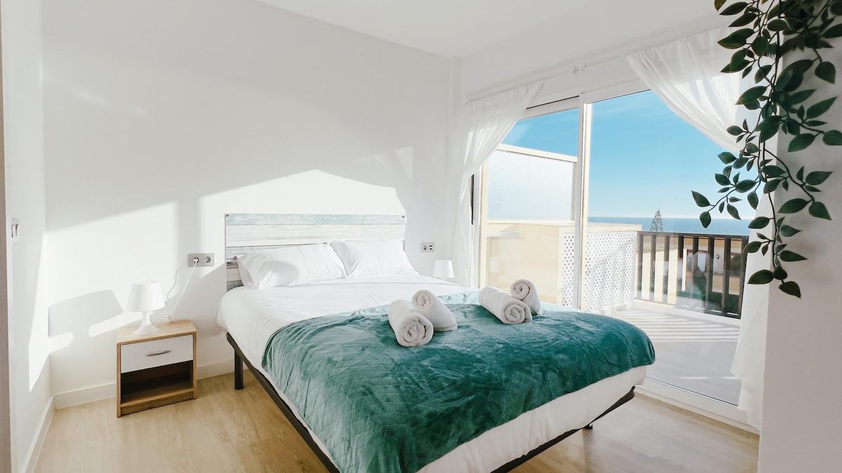 Svetlá spálňa s manželskou posteľou 1,50. 