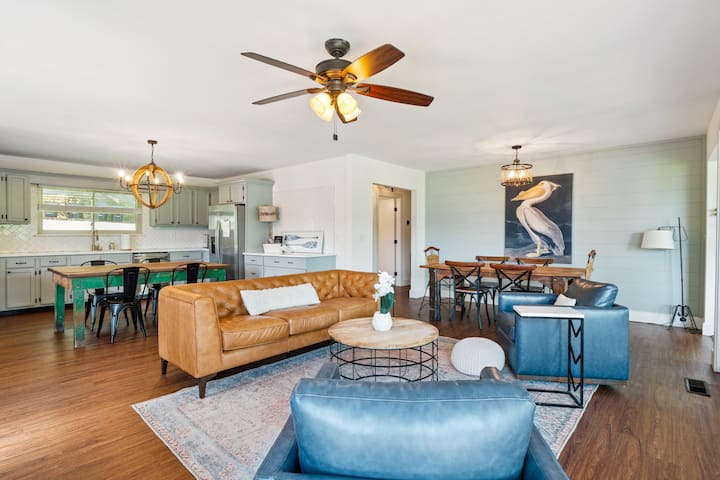 Tennessee Riverfront Cottage w/HOT TUB on 3 acres