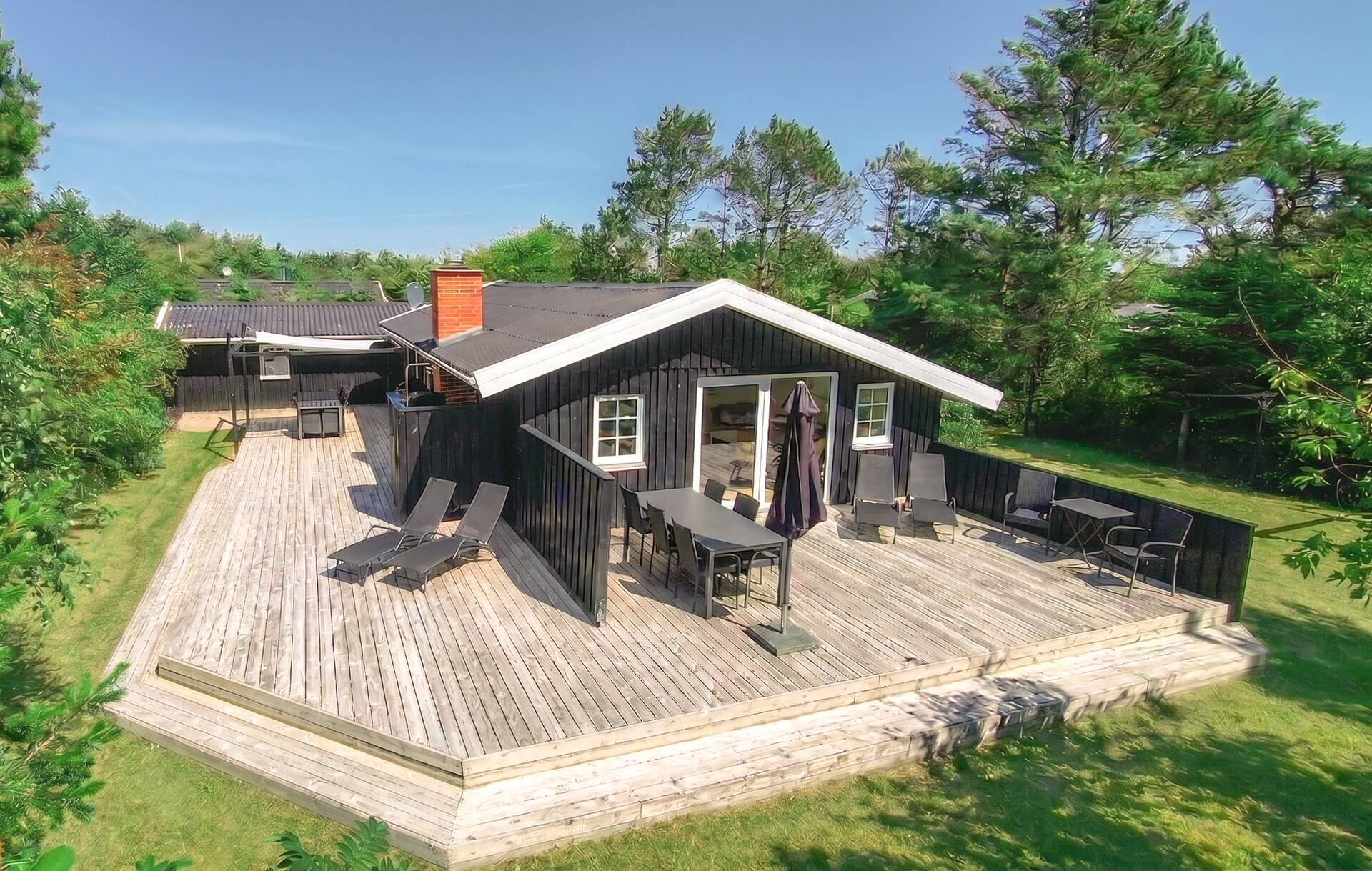 Cozy summer house by the North Sea.