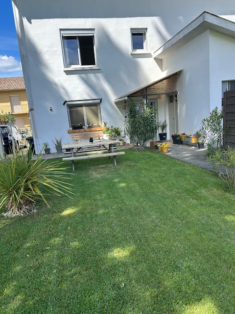 Gîte frais, calme et chaleureux sur jardin en RdeC