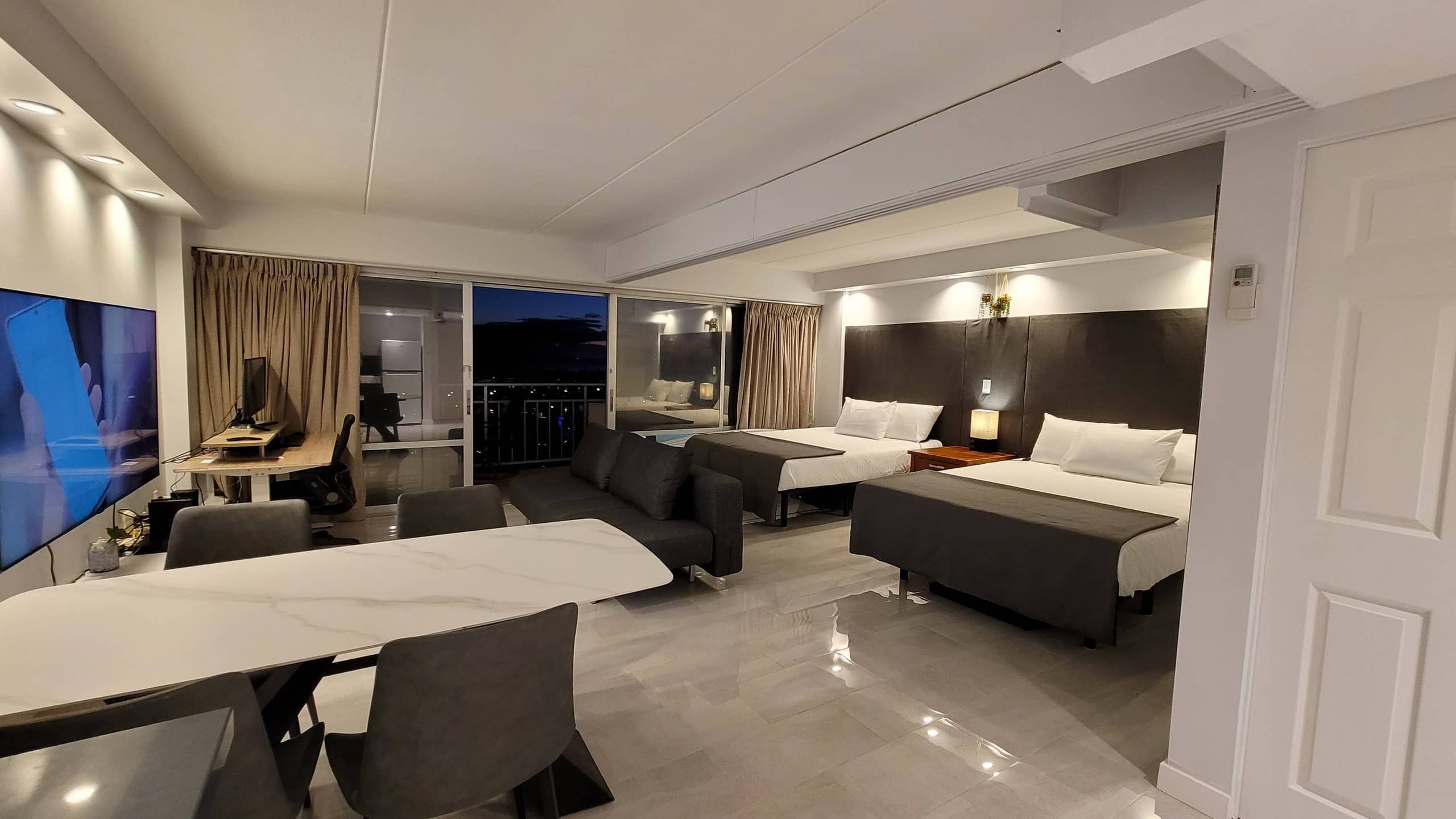 Condo in Honolulu · ★4.75 · Studio · 2 beds · 1 private bath - Image 2
