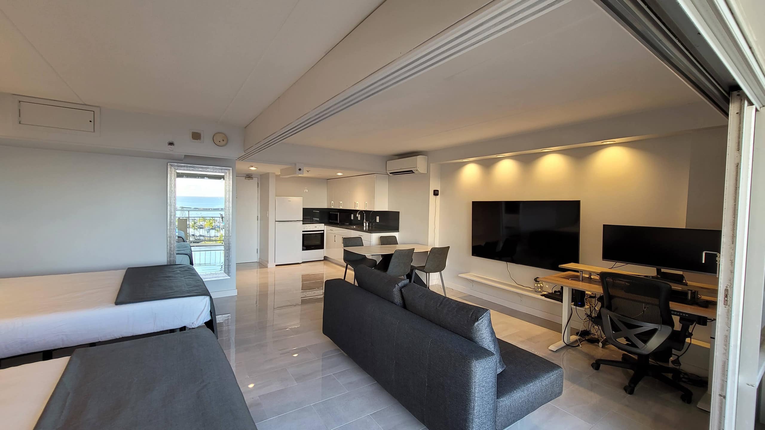 Condo in Honolulu · ★4.75 · Studio · 2 beds · 1 private bath - Image 1