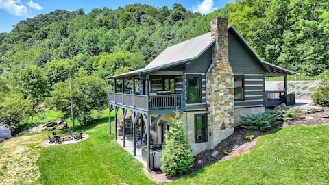 Upscale creekside cabin 15 min to Boone