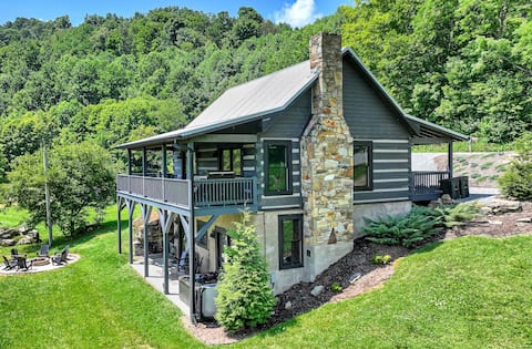 Upscale creekside cabin 15 min to Boone