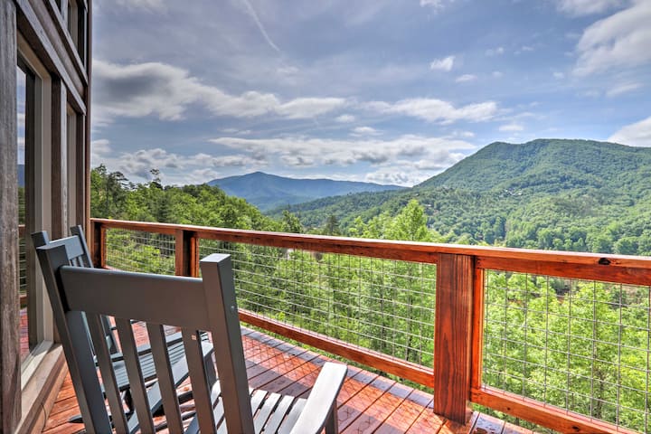 Mountain Dew' Cabin w/ Hot Tub & Scenic Views! - Cabins for Rent