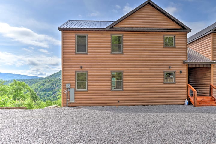 Mountain Dew' Cabin w/ Hot Tub & Scenic Views! - Cabins for Rent