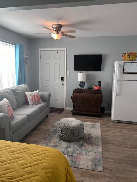 Popular Airbnb listing: Studio apartment with shared pool in Southwest Texas