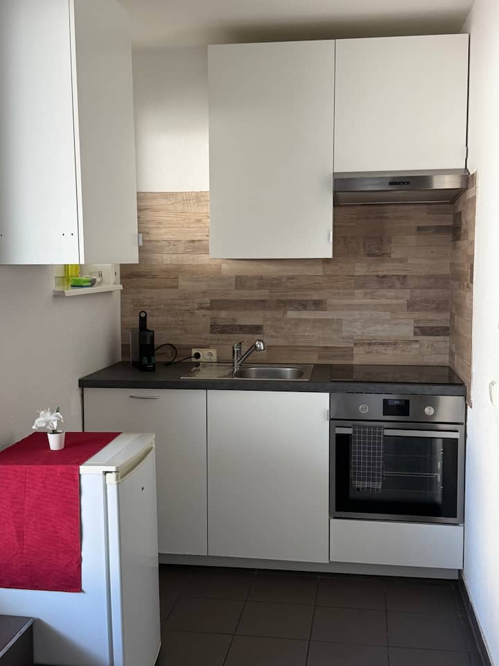 Schöne Vollmöblierte 1-zimmerwohnung - Karlsruhe