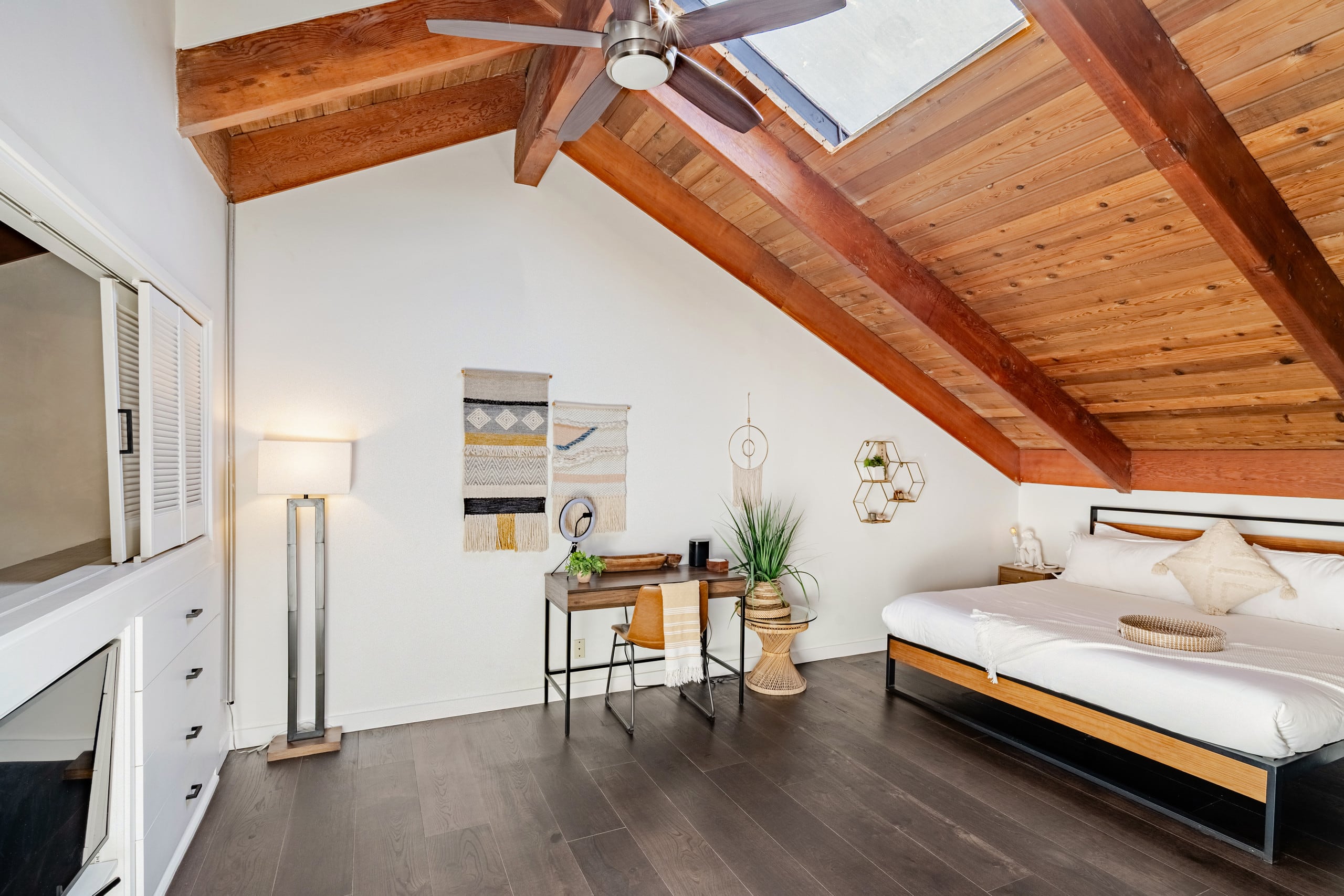 Newly Renovated 2BR Loft · Beach Walk · Pool & Spa - Image 6
