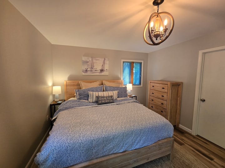 Quality high end linens and mattress.  King sized bed. 