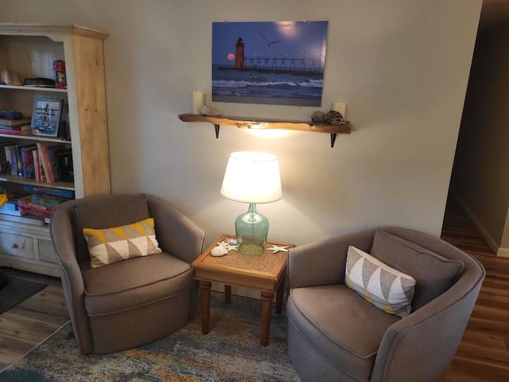 Lake Michigan Overlook, Sleeps 10, Pets Stay Free! - South Haven