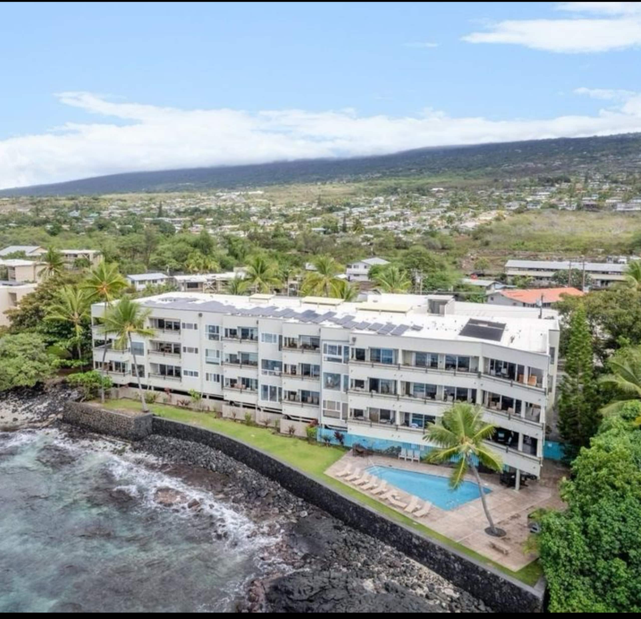 Condo in Kailua-Kona · ★4.95 · 2 bedrooms · 4 beds · 2 baths - Image 37