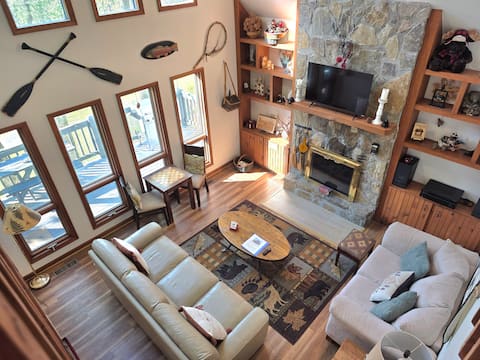 Successful Airbnb property: *Cozy Smoky Mountain View and Golf Escape* in Knoxville