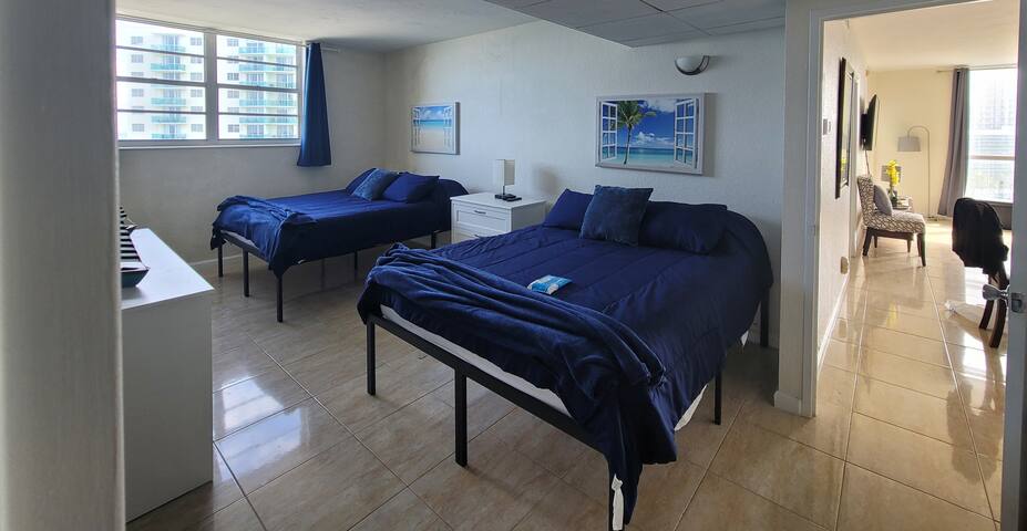 Beachfront condo Miami Beach Hollywood FL gallery image 5