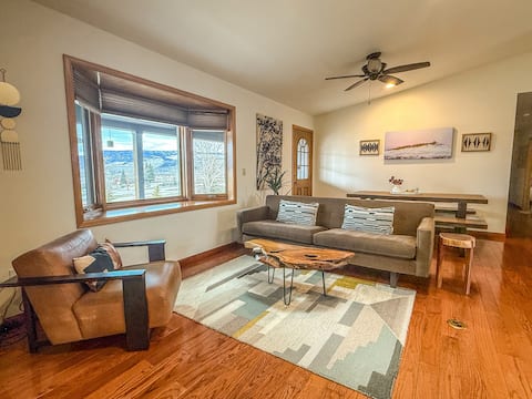 Spacious 3BR 2BA Mountain Retreat with Deck Views